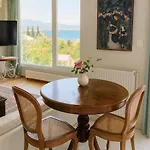 Caecilia & Lawrence Organic Mediterranean Sea Bed & Breakfast