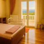Caecilia & Lawrence Organic Mediterranean Sea Bed & Breakfast Chalkida