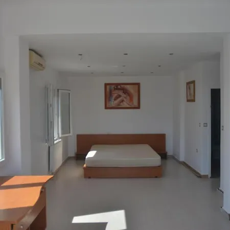 Holiday home Caecilia & Lawrence Saint Minas