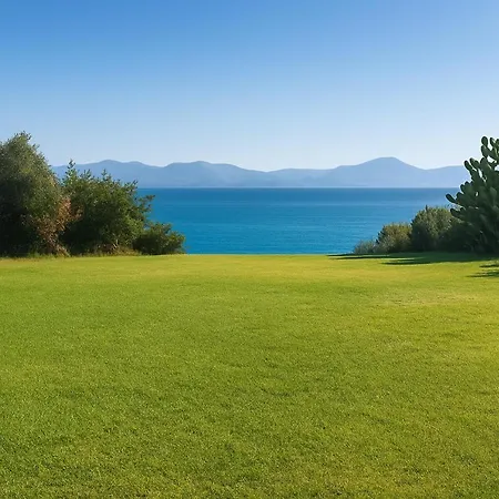 Caecilia & Lawrence Organic Mediterranean Sea Bed and Breakfast Χαλκίδα