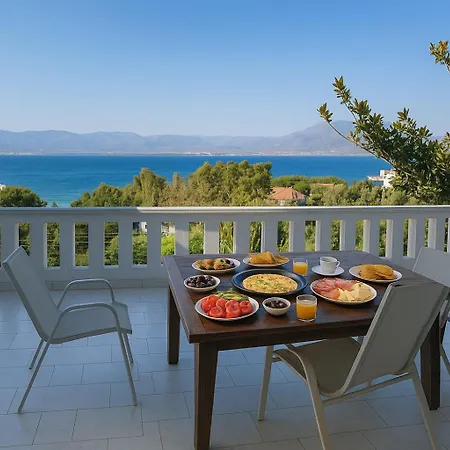 Caecilia & Lawrence Organic Mediterranean Sea Bed and Breakfast